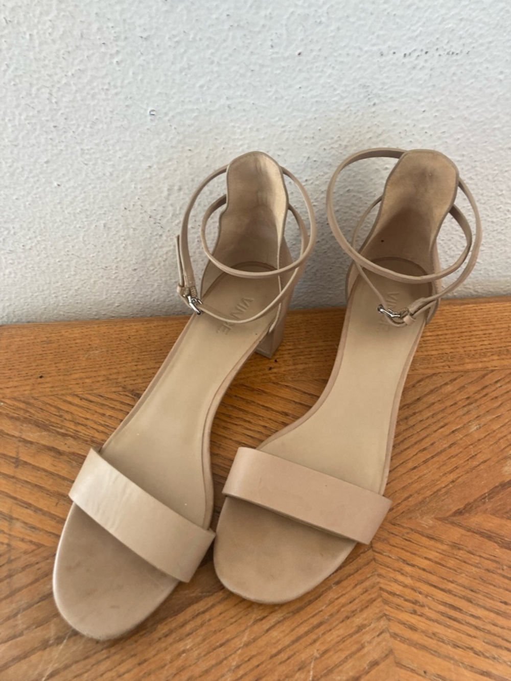 VINCE Genuine Leather Tan Low Heels Sandals (9.5M)